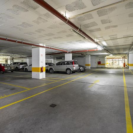 Whome Family Condo - Urban Retreat With Parking, Ac, Elevator In Great Location 리스본 외부 사진