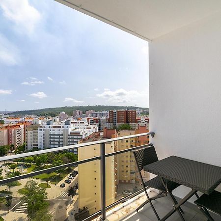 Whome Family Condo - Urban Retreat With Parking, Ac, Elevator In Great Location 리스본 외부 사진