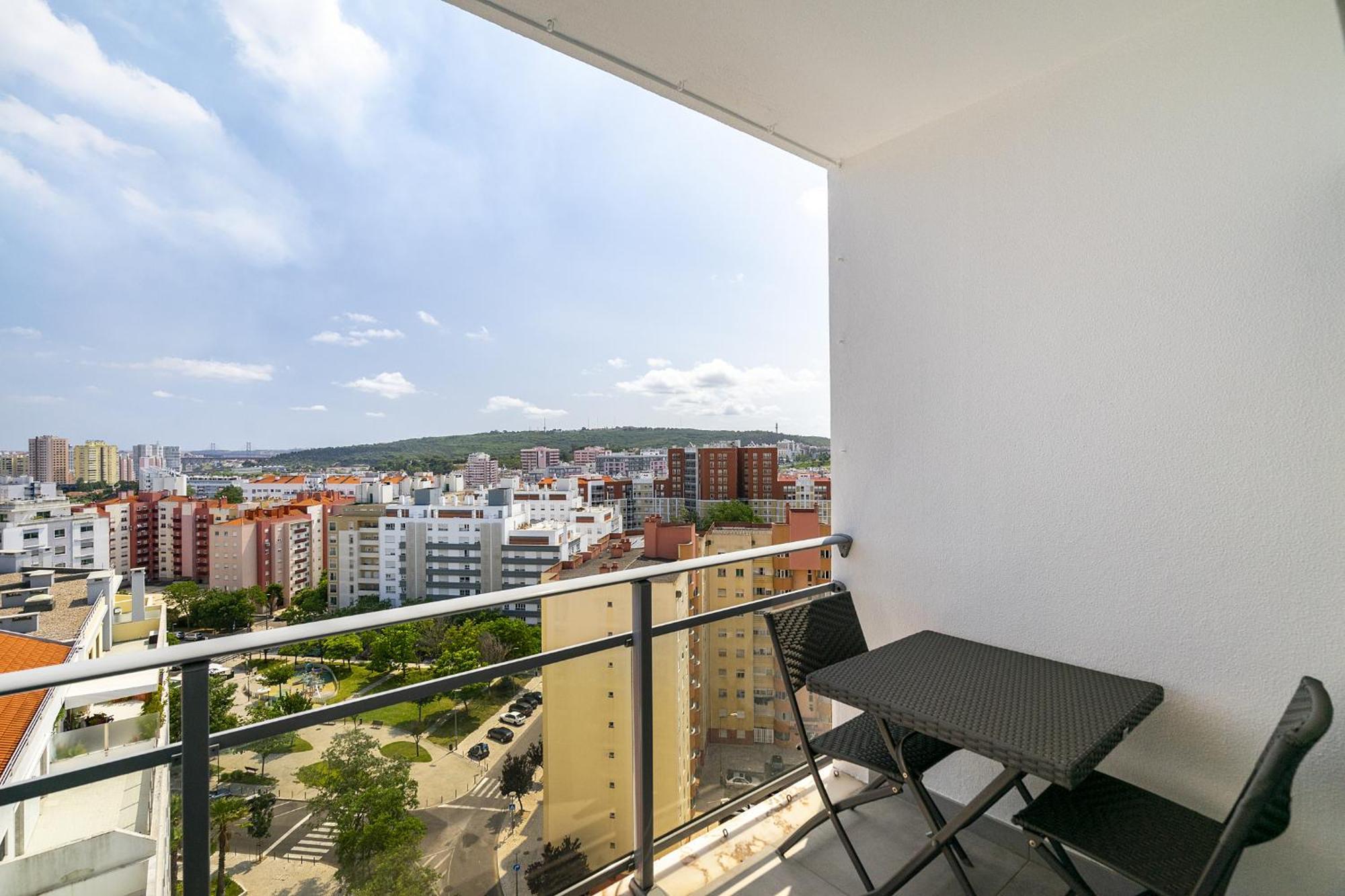 Whome Family Condo - Urban Retreat With Parking, Ac, Elevator In Great Location 리스본 외부 사진