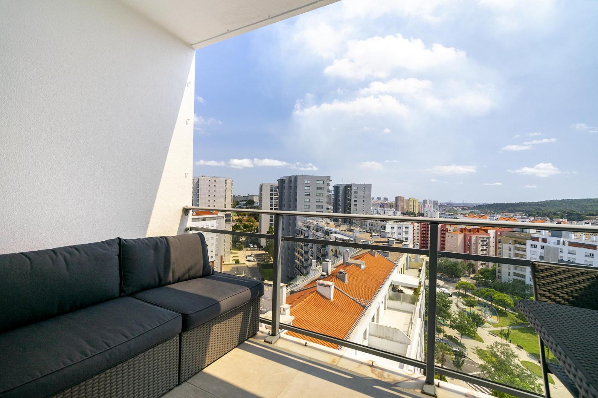Whome Family Condo - Urban Retreat With Parking, Ac, Elevator In Great Location 리스본 외부 사진